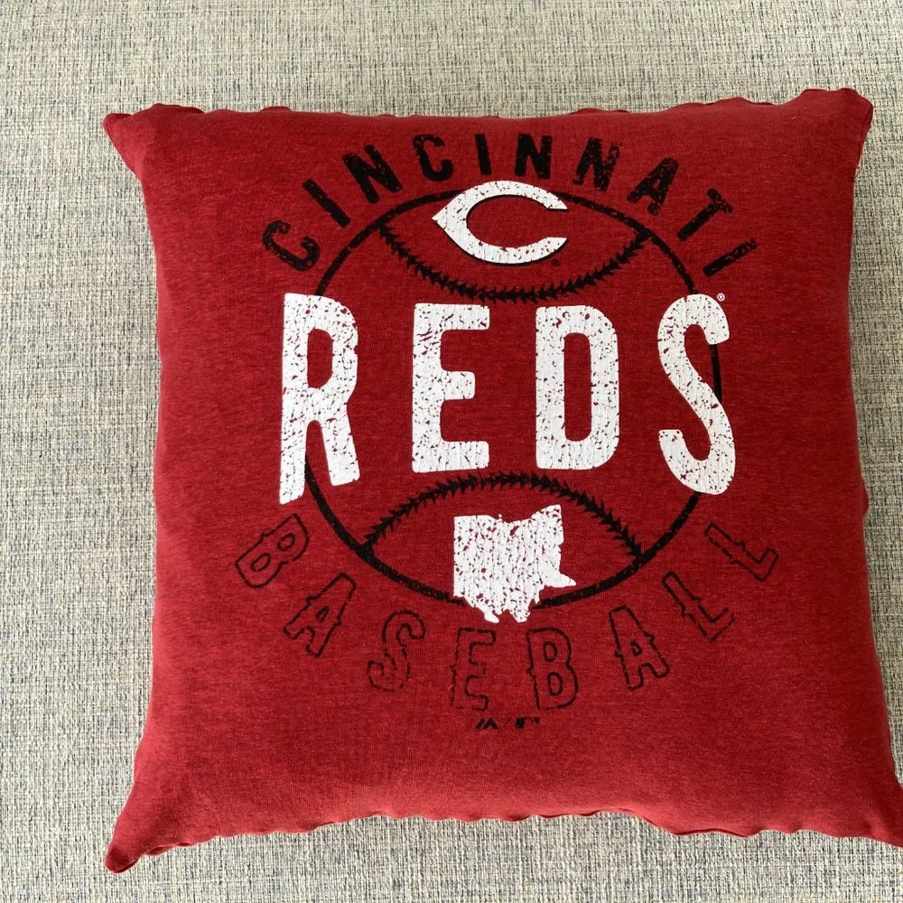 Cincinnati Reds MLB Baseball Handmade upcycled T-shirt 16x16 Throw pillow cover